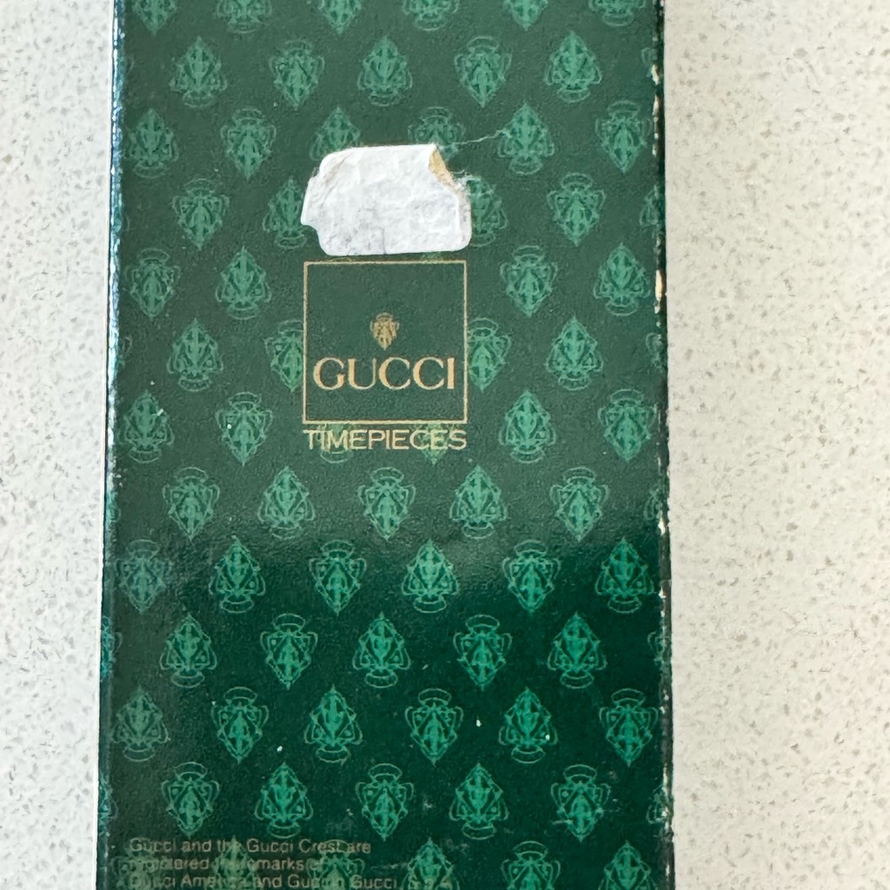 GUCCI Gold Watch with Additional Bezels, 17 total. Pre-treasured. Best Offer. - Picture 12 of 12